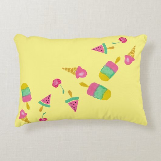 Coussin bébé avec objets aquarelle peints (Devant)