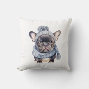 Coussin Bébé Bulldog Hivernal en Casquette et Écharpe Bleu