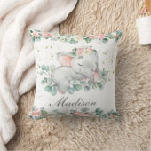 Coussin Bébé dormant mignon éléphant rose floral vert (Couverture)
