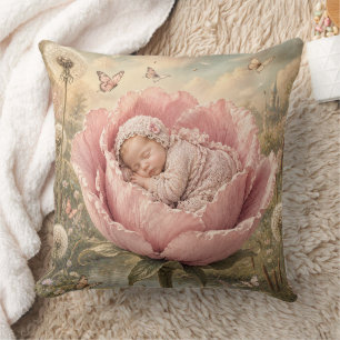 Coussin Bébé endormi dans une fleur rose