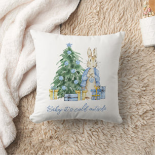 Coussin Bébé il fait froid devant Peter Rabbit