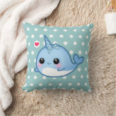 Coussin Bébé mignon narwhal sur le pois (Couverture)