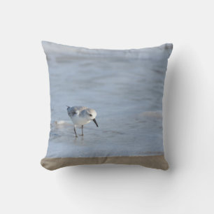 Coussin Bécasseau solitaire marchant sur la plage double f