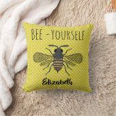 Coussin BEE Vous Même Tendance Motif Points Jaunes Nommés (Couverture)
