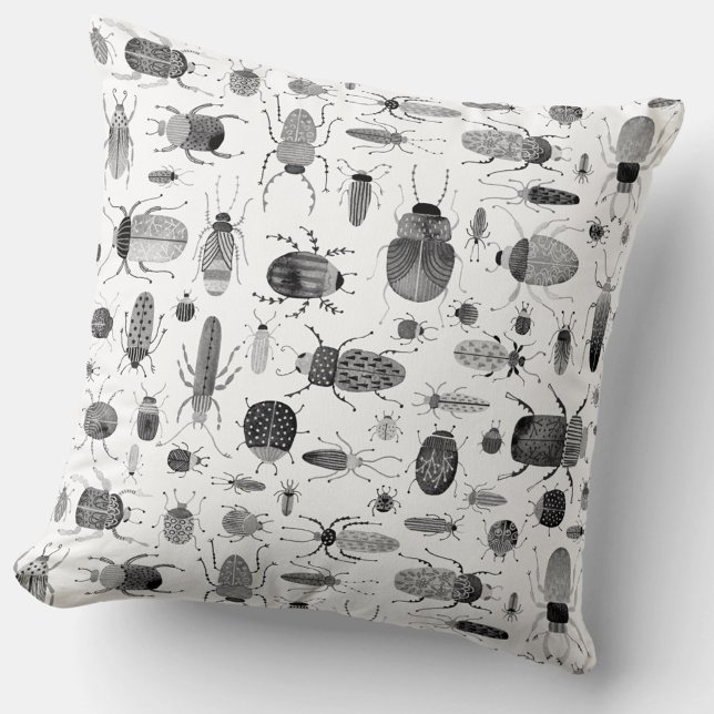 Coussin Beetle noir et blanc (Bug and beetle creepy insect Watercolor pattern black and white throw pillow)