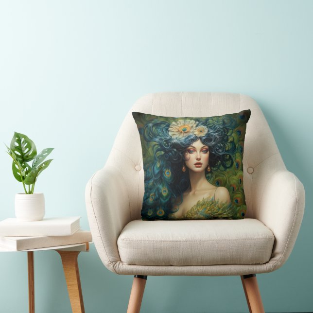 Coussin Belle femme entourée de plumes de paon (Chaise)