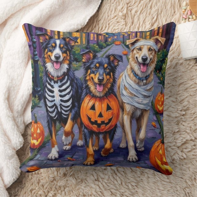 Coussin Berger Australien faisant Trick-or-Treat pour Hall (Couverture)