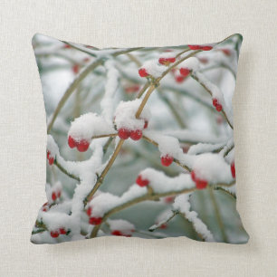 Coussin Berries rouges sur la scène hivernale de la neige
