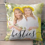 Coussin Besoins 2 photo noir superposition de script<br><div class="desc">Meilleurs coussin photo amis, personnalisé avec vos noms. Le modèle photo est mis en place pour que vous puissiez ajouter vos propres photos - une de l'avant et une de l'arrière. L'avant a une élégante superposition de script qui se lit simplement "besties" tandis que l'arrière a vos noms en caractères...</div>