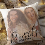 Coussin Best Friends Forever 2 Photo Black Script Superpos<br><div class="desc">Meilleurs amis pour toujours coussin photo avec habillage de texte élégant. Le modèle photo est mis en place pour que vous puissiez ajouter vos propres photos - une de l'avant et une de l'arrière. L'avant a également la superposition de texte qui dit "meilleurs amis pour toujours" en écriture manuscrite et...</div>