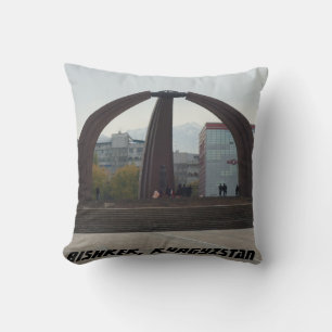 Coussin Bichkek, Carré de la victoire du Kirghizistan
