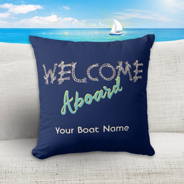 Coussin Bienvenue à bord Nom du bateau Dark Navy Bleu Naut (A stylish navy blue throw pillow with words 'Welcome Aboard', to personalize with your boat name)