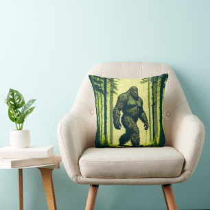 Coussin Bigfoot en promenade dans la forêt Sasquatch