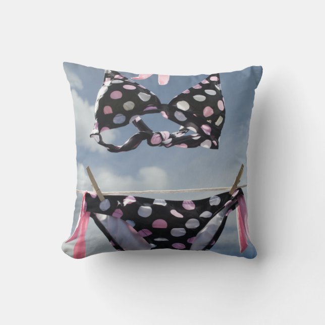 Coussin Bikini accrochant sur une corde à  linge (Recto)