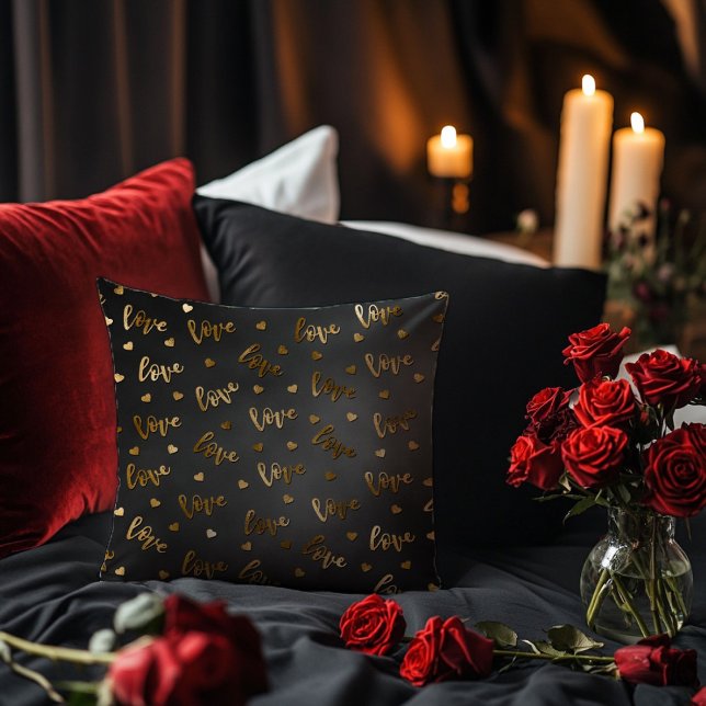 Coussin Black avec Gold Love (Créateur téléchargé)