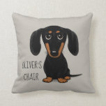 Coussin Black et Tan Dachshund| Wiener Dog Personnalisé<br><div class="desc">Un adorable chiot noir et tan recouvert d'un enduit lisse qui regarde vers le haut. Personnalisez le texte avec votre propre message. Disponible dans un choix de couleurs varié, ce coussin amoureux de Doxie ajoute un accent décoratif amusant à votre canapé ou à votre lit. Fait un cadeau réfléchi à...</div>