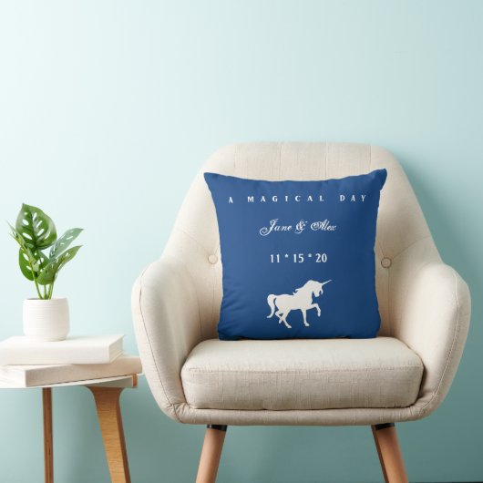 Coussin blanc de mariage de licorne (Chaise)