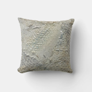 Coussin blanc de peau de serpent