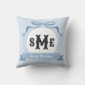 Coussin Bleu Ardoise Clair Monogramme à Ruban à Clés Grecq (Verso)