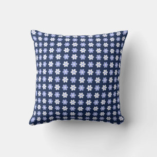 Coussin Bleu ciel et fleurs blanches sur bleu de roi