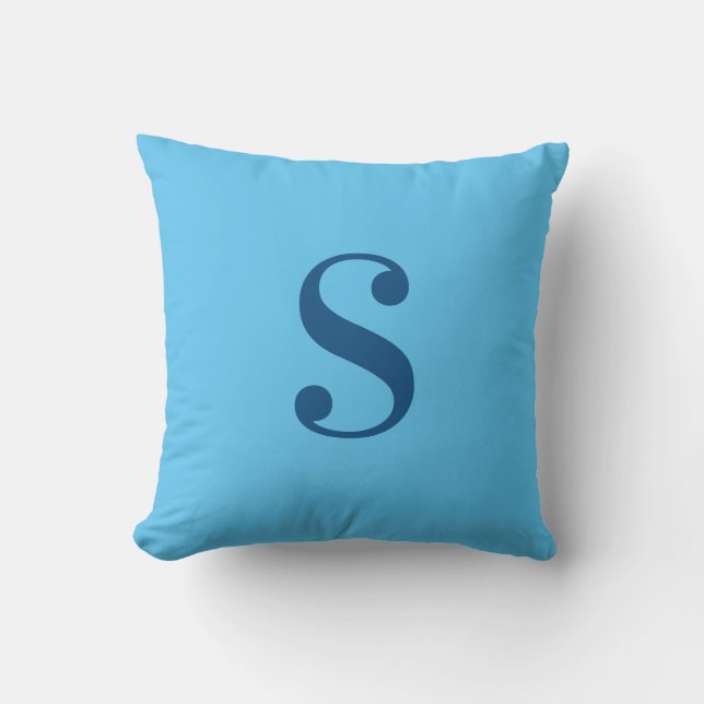 Coussin Bleu clair minimal avec grand monogramme bleu mari (Recto)