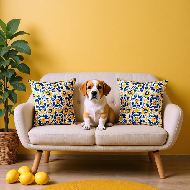 Coussin 💛 💙 Bleu et jaune, Azulejos floral (Blue and yellow, floral Azulejos Throw Pillow)