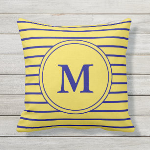 Coussin Bleu marine décoré d'un monogramme et motif ray