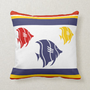Coussin bleu marine, jaune, et poissons rouges sur le