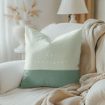 Coussin Bloc de couleur de la menthe personnalisé<br><div class="desc">Un oreiller à jetons minimaliste moderne avec un vert menthe de couleur. Parfait pour le décor de maison et les cadeaux pour les enseignants,  les nouveaux propriétaires,  les jeunes mariés et plus encore.</div>