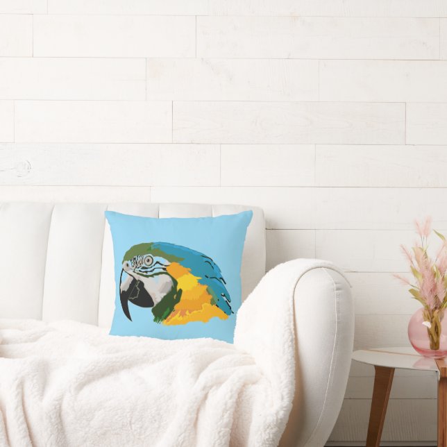 Coussin Blue & Gold Macaw on Light Blue Throw Pillow (Canapé)