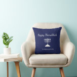Coussin Blue Happy Hanoukka Simple Menorah<br><div class="desc">Happy Hanoukka Blue Holiday déco jetez oreiller,  avec une simple menorah blanche et une conception typographique script. Avec des lettres personnalisables en blanc,  vous pouvez ajouter vos propres informations. Une décoration festive à fêter entre amis et proches.</div>