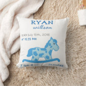Coussin Blue Rocking Horse Baby Boy Stats de naissance (Couverture)