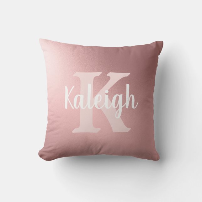Coussin Blush métallisé élégant Monogramme Nom Blanc Rose (Recto)