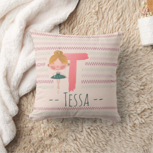 Coussin Blush Rose Ballerine Monogram T – Art Personnalisé
