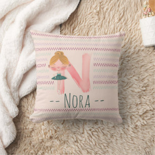 Coussin Blush Rose Ballerine Monogramme N – Art Personnali