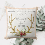 Coussin BOHO Bohemian Deer Antler Floral Baby Birth State<br><div class="desc">Vous pouvez changer ce dicton à votre écriture préférée ou vers inspirant. 4 lignes sont fournies. Vous pouvez effacer le texte dans un champ modèle si vous n'en avez pas besoin. Nouveau cadeau de douche bébé fille, parfait pour la décoration de pépinière et au trésor pour une vie! Simples bois...</div>