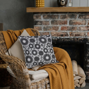 Coussin Boho fleurs Motif floral vectoriel noir et blanc