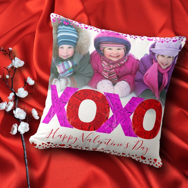Coussin Bold Red Pink XOXO Valentine's Day Photo Moderne (Créateur téléchargé)