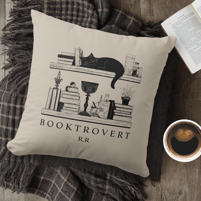 Coussin Booktrovert Amoureux des Livres Monogrammé  (Créateur téléchargé)