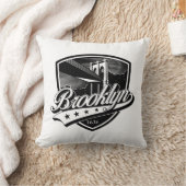 Coussin Bouclier Brooklyn avec Swoosh Design (Couverture)