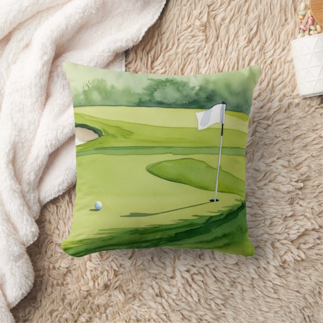 Coussin Boule de golf et drapeau sur la mise en vert (Couverture)