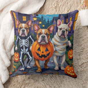 Coussin Bouledogues faisant Trick-or-Treat dans des costum