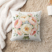 Coussin Bouquet de pivoines romantique avec bague en diama (Couverture)