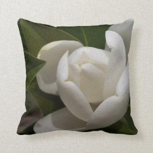 Coussin bourgeon floral blanc de magnolia du sud