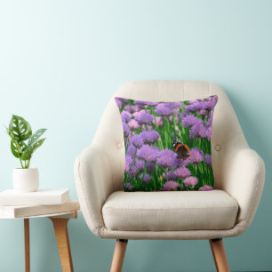 COUSSIN BOUTEILLE PARMI DES FLEURS URPLES