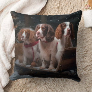 Coussin Bretagne Spaniel Snowy Sleigh Décor de Noël