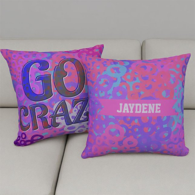 Coussin Brighly Colored Overlapping Circle (Gorgeous pink, purple and blue circles with bold fun text. These throw pillows are two sided.)