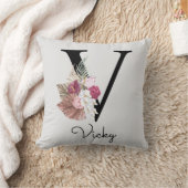Coussin Broderie Rose Boho Floral Initiale V (Couverture)