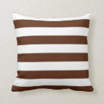 Coussin Brown et blanc<br><div class="desc">Un oreiller jeté conçu avec un motif rayé brun et blanc. Customiser la couleur marron,  la taille motif entre autres options.</div>