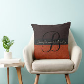 Coussin Brown et brique rouge Élégant Mariage Monogramme (Chaise)